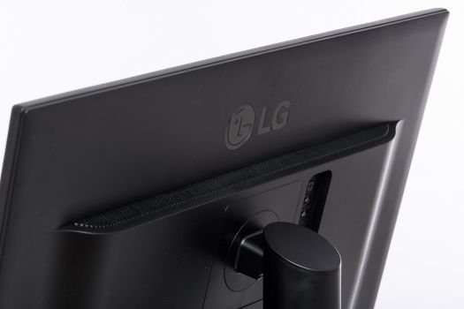 Lüftungsschlitze es LG 27QD58P-B Displays
