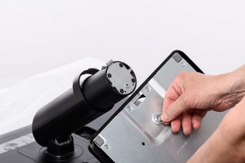 Fixierung Standfuß mittels Flügelschraube am Standbein