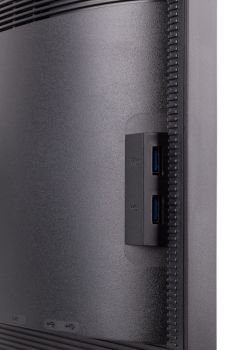 Am Monitorgehäuse seitlich leigen die USB-3.0-Anschlüsse