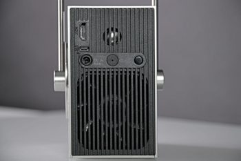 Anschlüsse und Lautsprecher