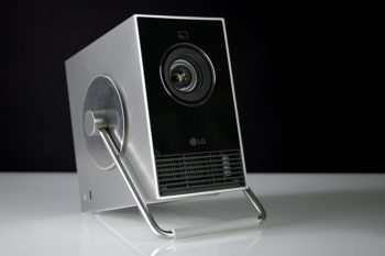 Der Handgriff des LG CineBeam Q HU710PB hat eine duale Funktion