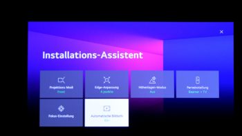 Vollkommen selbständig richtet der LG CineBeam Q das Bild korrekt aus. Sogar die Schärfe wird automatisch mittels Autofokus angepasst