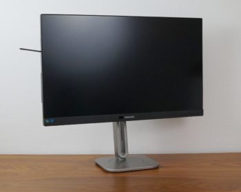 Ausklappbare Halterung am Display für ein Headset