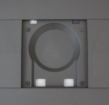 VESA-100-Öffnungen für alternative Befestigungen inklusive Schrauben