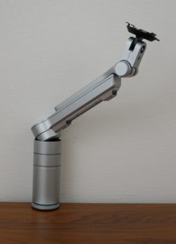 EIZO FLT: Schwenkarm seitlich