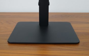 Flacher und dezenter Monitorstandfuß