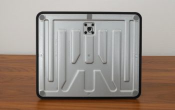 LG 27BA75QB Standfuß von unten