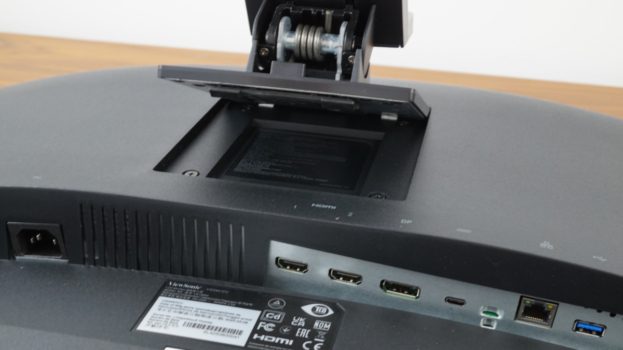 Montage des Monitorstandbeins