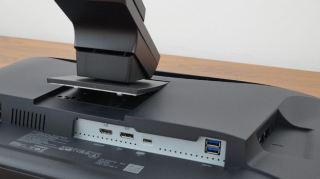 Montage des Standbeins am Display