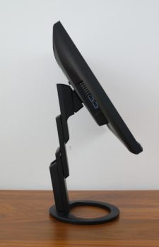 Monitor Ansicht seitlich mit maximalem Neigungswinkel nach hinten