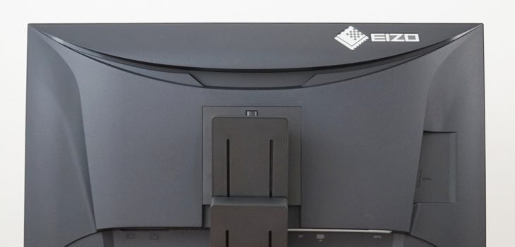 Displaygehäuserückseite mit „lächelnder“ Mulde und EIZO-Logo