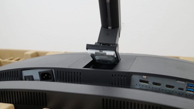 Verbindung von Standbein und Display