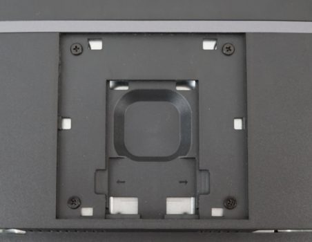 VESA-100-Öffnungen für alternative Befestigungen inklusive Schrauben